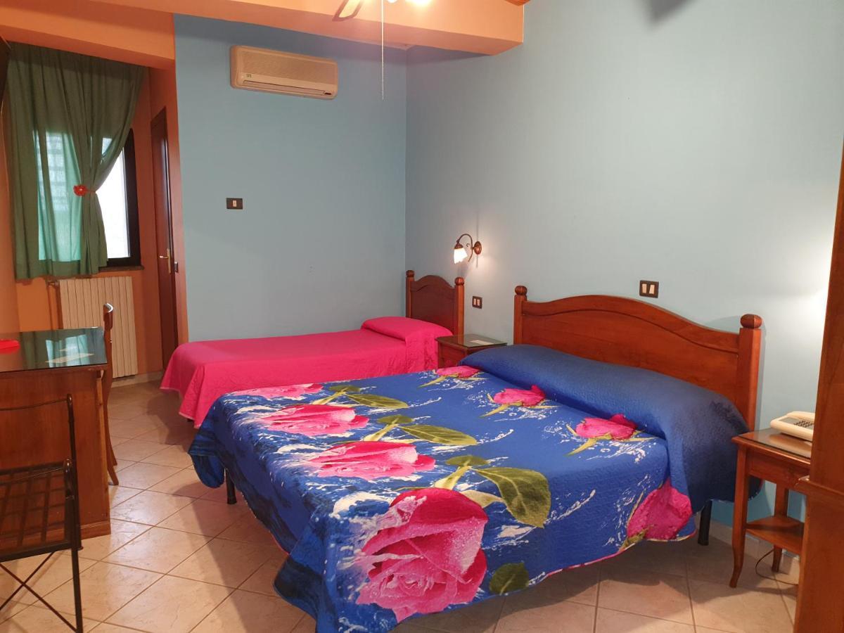 Hotel Caribe Casalnuovo Di Napoli Exteriör bild