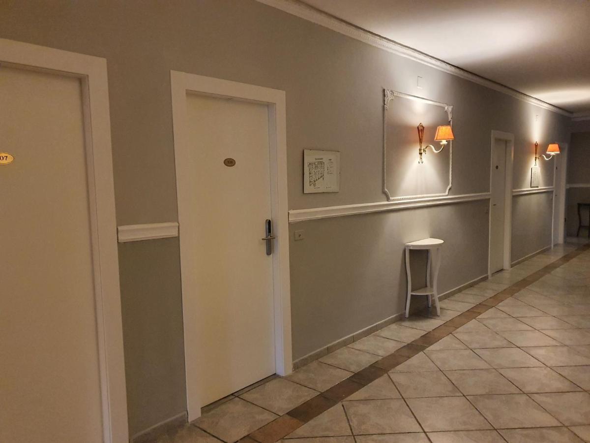 Hotel Caribe Casalnuovo Di Napoli Exteriör bild