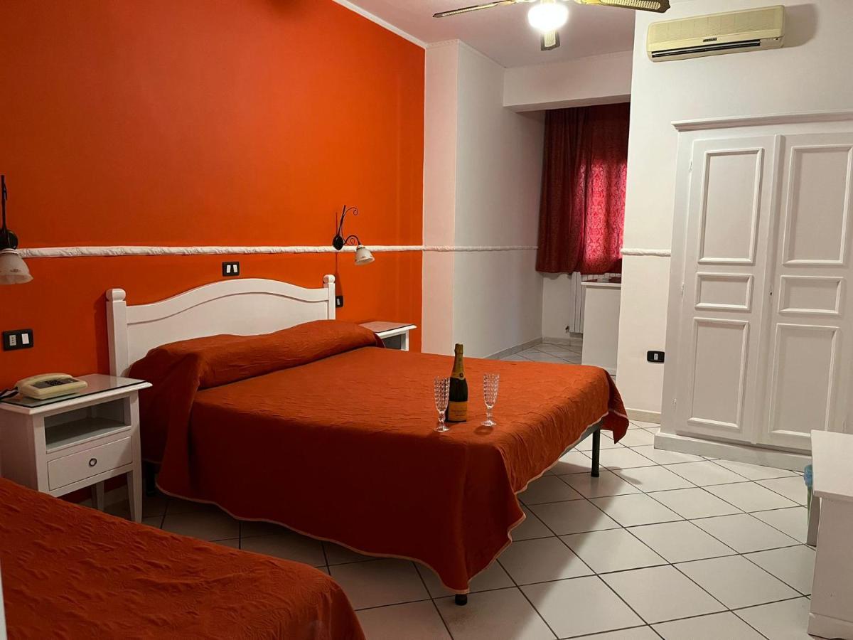 Hotel Caribe Casalnuovo Di Napoli Exteriör bild