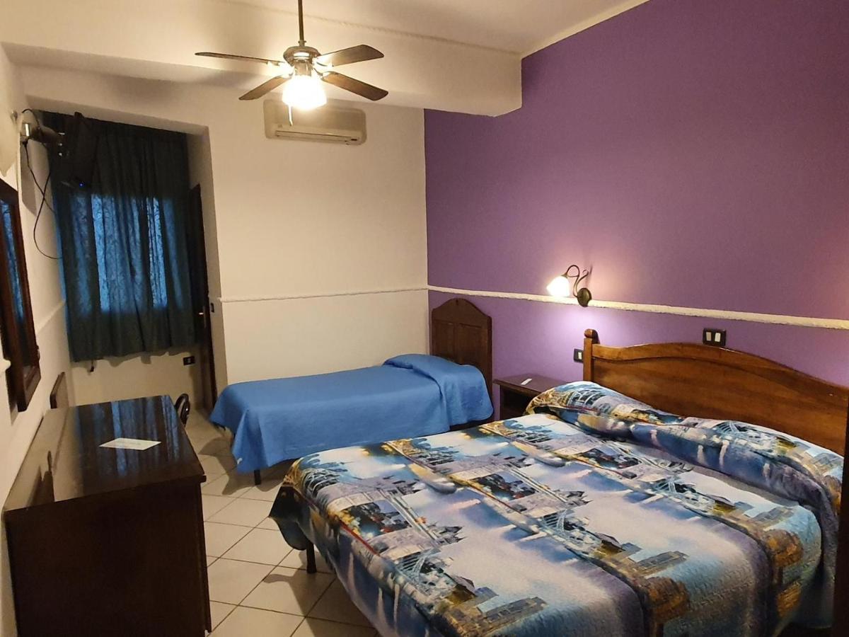 Hotel Caribe Casalnuovo Di Napoli Exteriör bild
